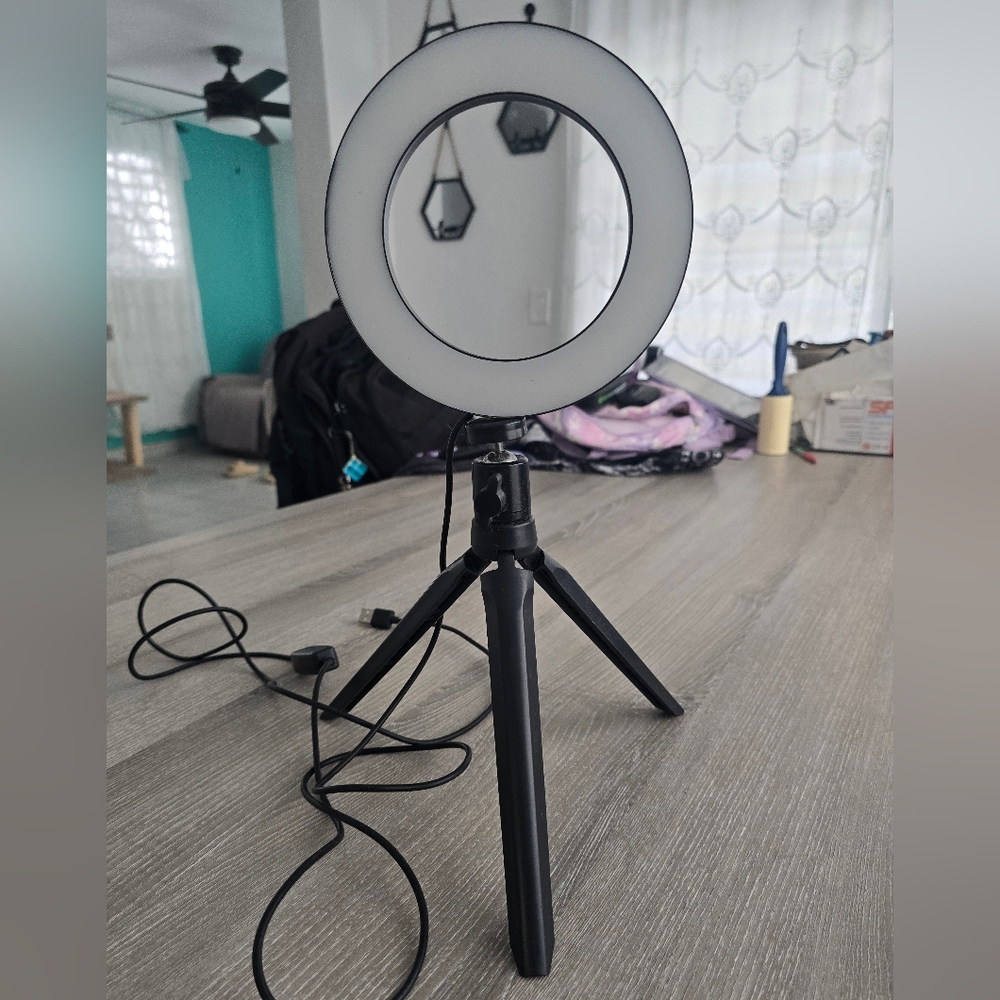 LED Ring Light - Picture 2 of 10